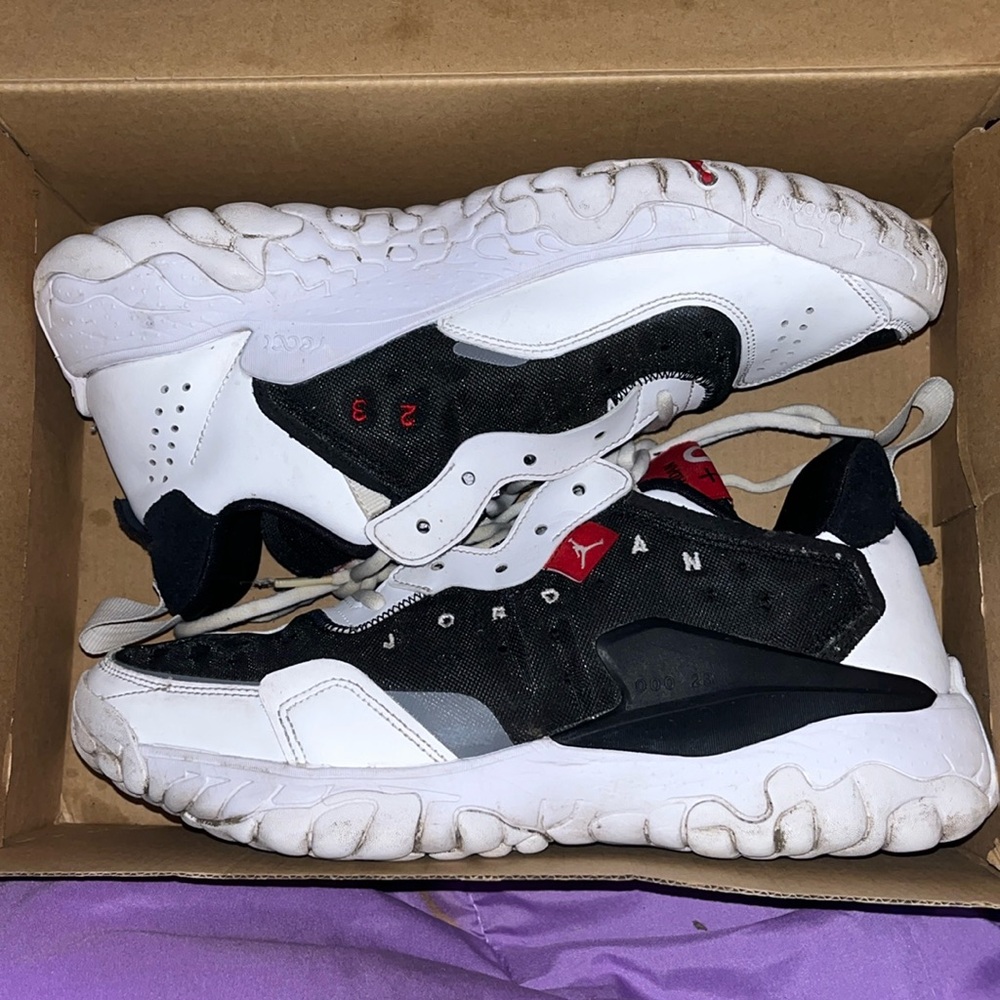 Selling my “Jordan delta 2” wore them twice but don’t see the need for them.